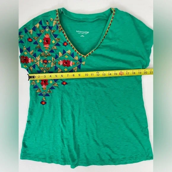 SOFT SURROUNDINGS Passion Flower Sequin Tee Parakeet large - Picture 6 of 8